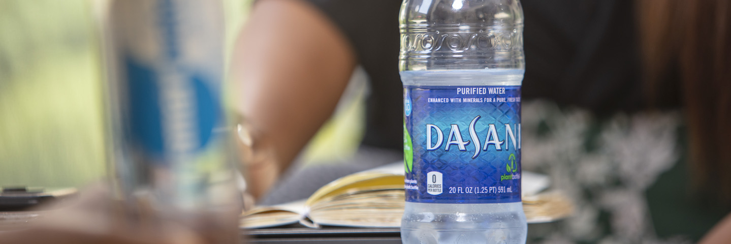 https://www.coca-colacompany.com/content/dam/company/us/en/articles/dasani-water-sustainable-plantbottle-masthead.jpg