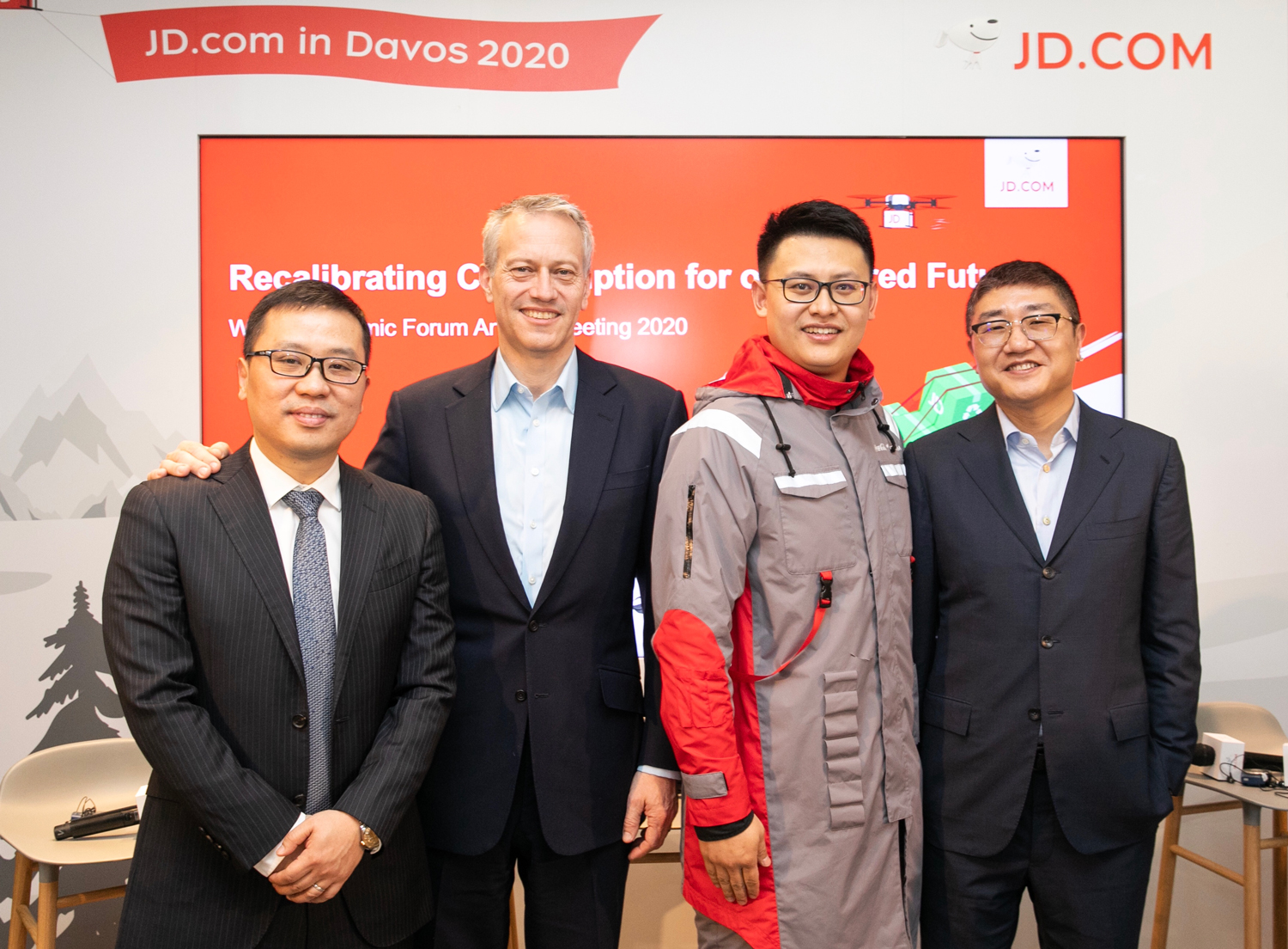 Coca-Cola Chairman and CEO James Quincey (Left 2), JD Logistics CEO Zhenhui Wang (Left 1), JD Retail CEO Lei Xu (Right 1) took a group photo with a JD staff wearing a uniform made of recycled PET (rPET) materials co-created.
