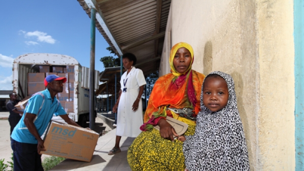 Mother Nasra Ally and child are waiting outside a clinic in the Northern Zonal Area of Tanzania