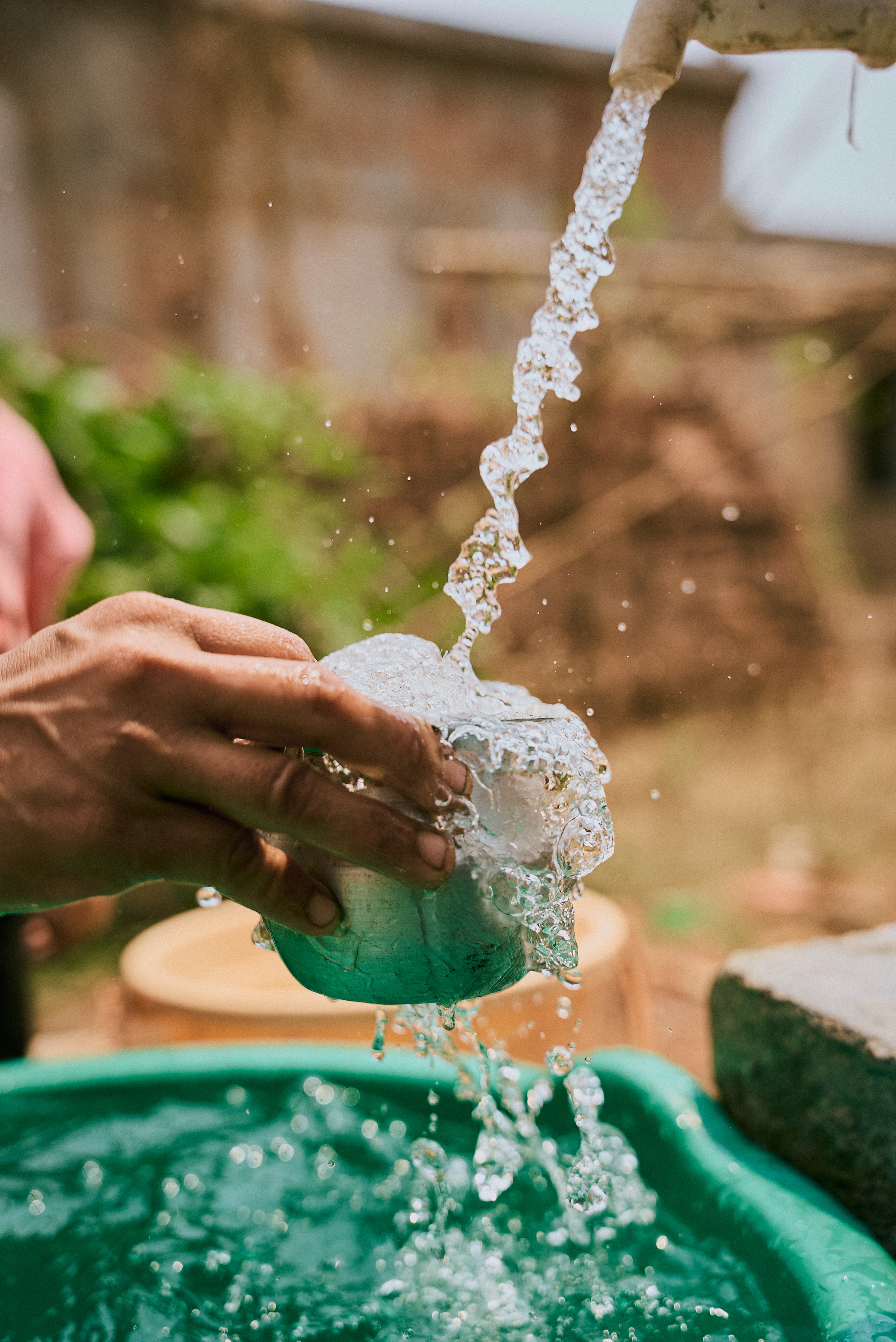 Receiving fresh water from a fountain