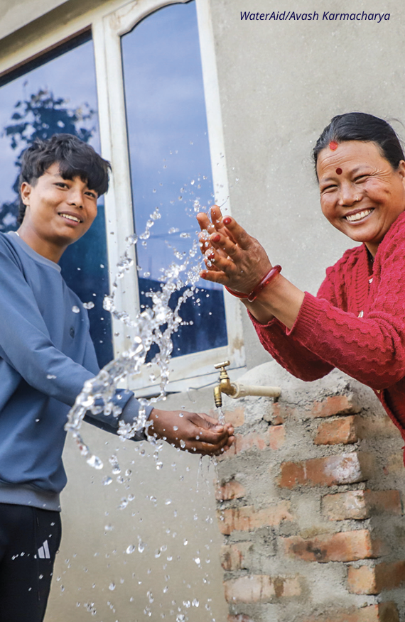 Receiving fresh water from a fountain